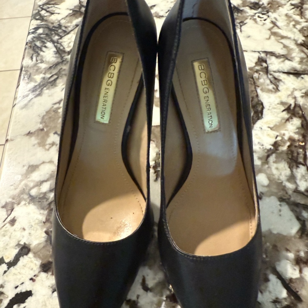 BCBGeneration Elegant Black Pumps